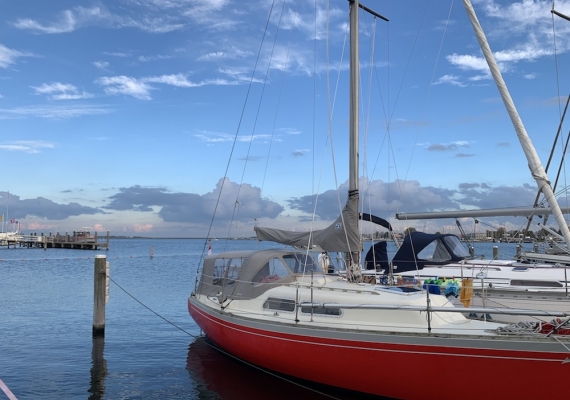 Zeilbootjes bewonderen op De Paardekreek